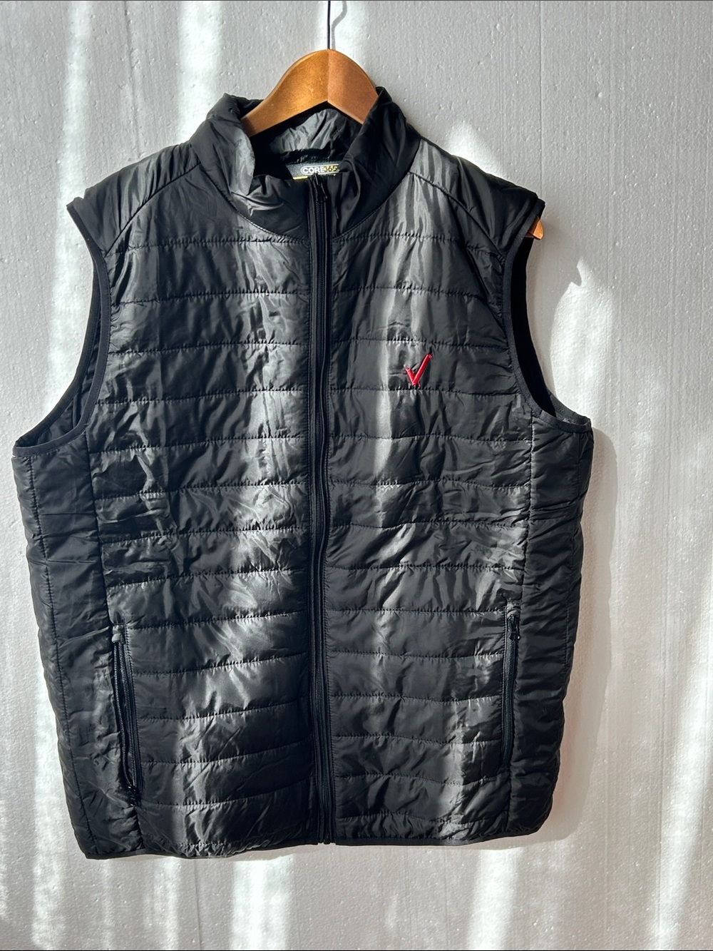 Core 365 Men’s Black Quilted Lightweight Vest with Red Verizon Logo. Size Large.